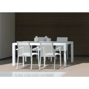 Vrtni stol KONNOR CX21 bela ima aluminjasti okvir, sedalni ter hrbtni del pa iz tekstila. Stol je zložljiv. Dimenzije: širina: 56.2cm globina: 60cm višina: