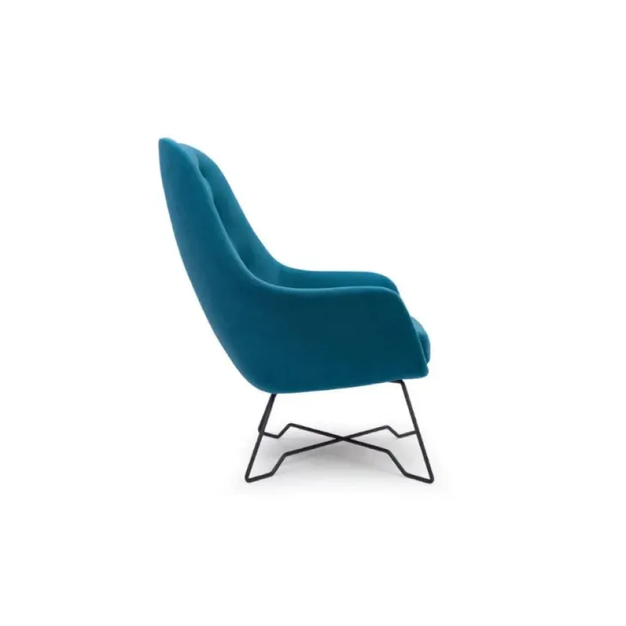 Fotelj ZOKA je moderen fotelj zanimiv oblik. Izstopa zaradi svoje elegance ter prefinjenosti. Izredno udoben model, ki ga lahko uporabite c čakalnici, pisarni