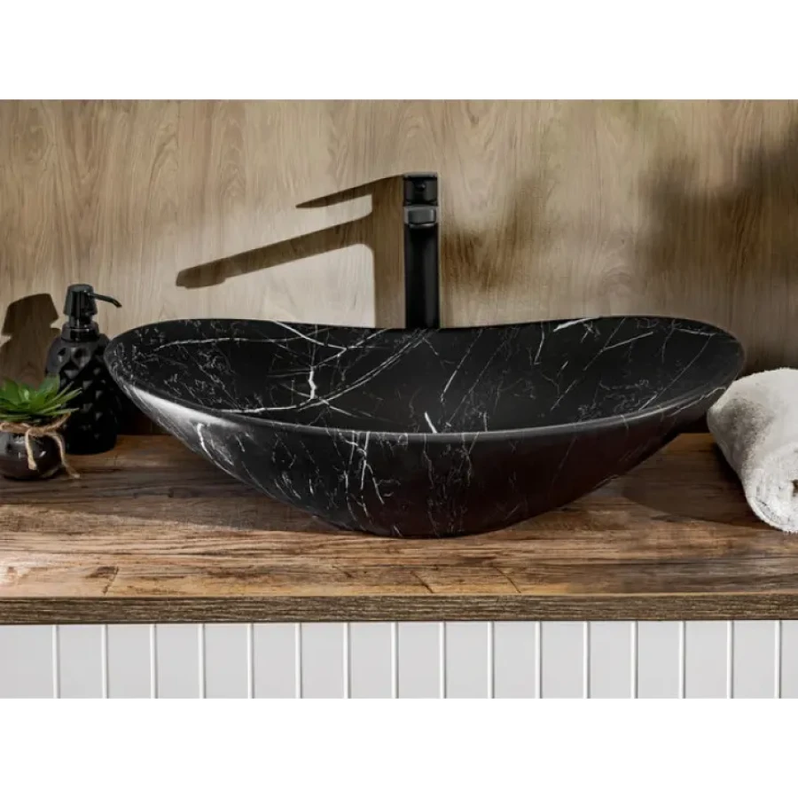 Nadpultni kopalniški umivalnik MERI je narejen iz keramike v črni mat barvi s vzorcom marmorja. Vsaki kopalnici bo dodal izgled elegance ter modernosti.