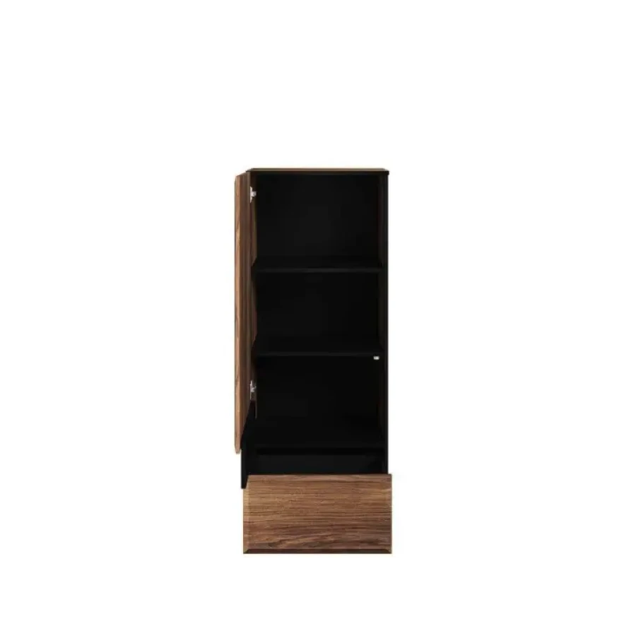 Komoda NAT je nizka omarica v stilu moderne elegance. V notranjosti boste našli notranjo knjižno omaro s policami, ki ponuja veliko prostora za shranjevanje.