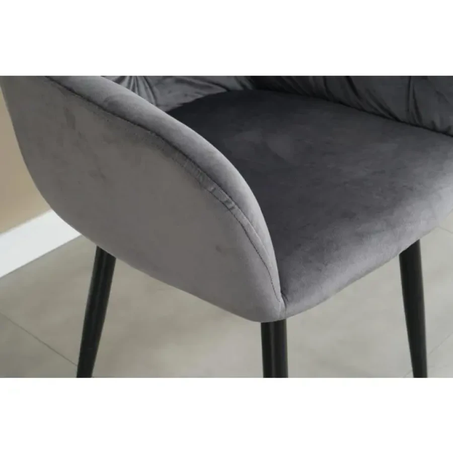 Kuhinjski stol ČILI VELVET siva je izdelan iz visoko kakovostne tkanine velvet. Močna stabilna kovinska konstrukcija mu zagotavlja vzdržljivost ter