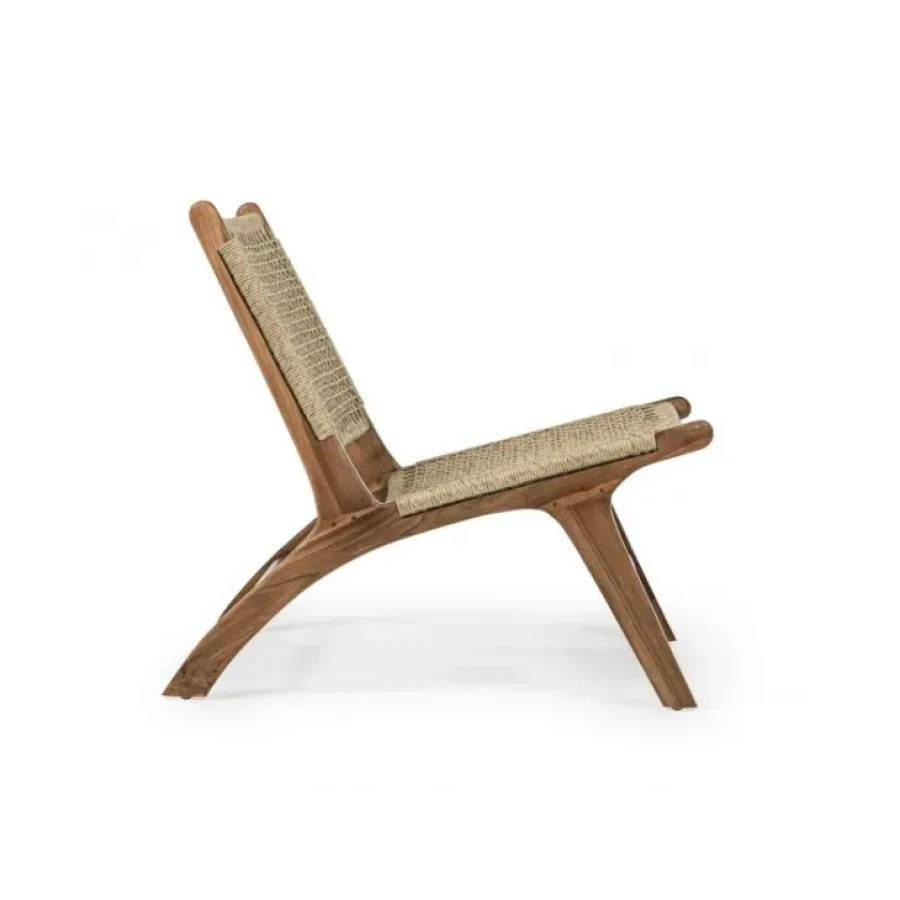 Vrtni fotelj ADELITA ima okvir, sedež in hrbet iz tikovega lesa. Material: - Tikov les Barve: - Natur Dimenzije: širina: 60cm globina: 80cm višina: 73cm