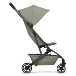 pa se v sekundi spremeni v udoben voziček-marelo.Aer+ je opremljen z inovativnim in patentiranim dolgim naslonom za optimalno pozicijo vratu in glave vašega otroka.Ključne prednostiNajlažji za zlaganjeZ eno roko se voziček zloži le v eni sekundi v kompaktni in samostoječi paket.Ultra lahekSamo 6 kg težak voziček