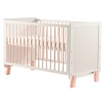 Čudovita posteljica FreeON Ava otroku nudi varnost in udobje v različnih starostnih obdobjih. Posteljno dno se lahko nastavi na tri različne višine