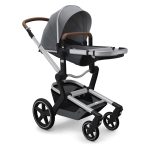 Na voljo v različnih luksuznih vodoodpornih tkaninah (UPF50+). Vse se ponašajo s svojimi edinstvenimi detajli. Za izboljšanje videza imate možnost dokupiti še ujemajoče se dodatke (previjalno torbo