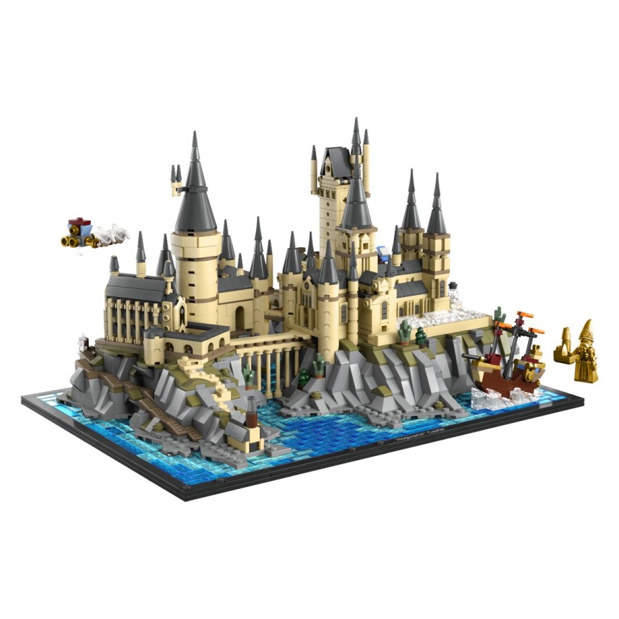 da se izgubiš v čarovniški ustvarjalni izkušnji s prvim modelom gradu in zemljišča Bradavičarke iz LEGO® kock. Sestavi glavni stolp