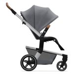 a nadvse udoben. Eleganten in lahek. Ta prefinjen voziček je popoln spremljevalec za raziskovanje urbane džungle. Z velikimi zadnjimi kolesi