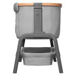 hrbtenica pa ima potrebno podporo. Mrežasto okno na strani zagotavlja optimalno prezračevanje in vam kot staršu omogoča