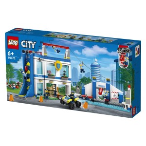 Dobrodošli na LEGO® City akademiji za policijsko usposabljanje! Tukaj se imajo novi rekruti res česa naučiti