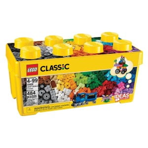 Načrtovana z mislijo na sestavljalce vseh starosti bo ta zbirka LEGO® kock v 35 različnih barvah spodbujala ustvarjalno igro brez posebej določenega cilja in tako navdihnila marsikatero domišljijo.  Okna