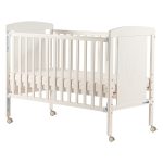 Čudovita posteljica FreeON Mia otroku nudi varnost in udobje v različnih starostnih obdobjih. Posteljno dno se lahko nastavi v pet različnih  višin