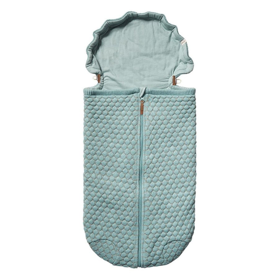 Elegantna pletena zimska vreča - Joolz Ribbed Nest v barvi mint obdaja vašega dojenčka z udobjem. Uporabite ga lahko tako v vozičku Joolz kot v avtomobilskem sedežu.