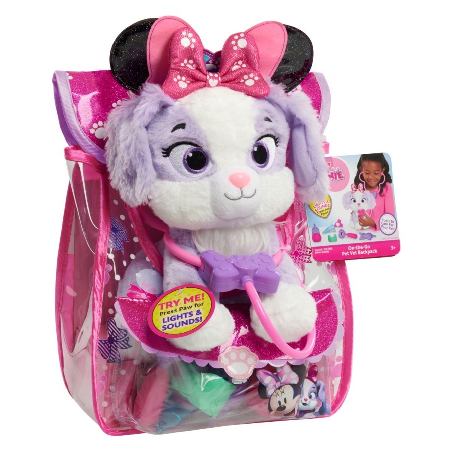 Oboževalci Disney Minnie Mouse bodo radi skrbeli za plišastega kužka Cream Puff s kompletom veterinarskih nahrbtnikov On-the-Go. Ta 8-delni komplet vključuje 28 cm visoko interaktivno plišasto žival Cream Puff in bleščeč modni nahrbtnik z veterinarskimi dodatki. Pritisnite tačko Cream Puff