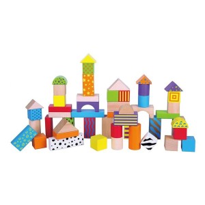 Komplet 50 lesenih barvnih kock različnih oblik navdihuje otroka