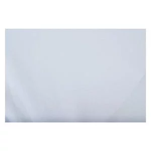 Mehka rjuha iz jersey bombaža za otroške posteljice se prilega na vzmetnice – ležišča dimenzij 120 x 60 cm in 140 x 70 x 10 cm.Kakovostna obdelava bombaža daje otrokom popolno mehkobo med spanjem ali počitkom v posteljici. Gumijasti trak