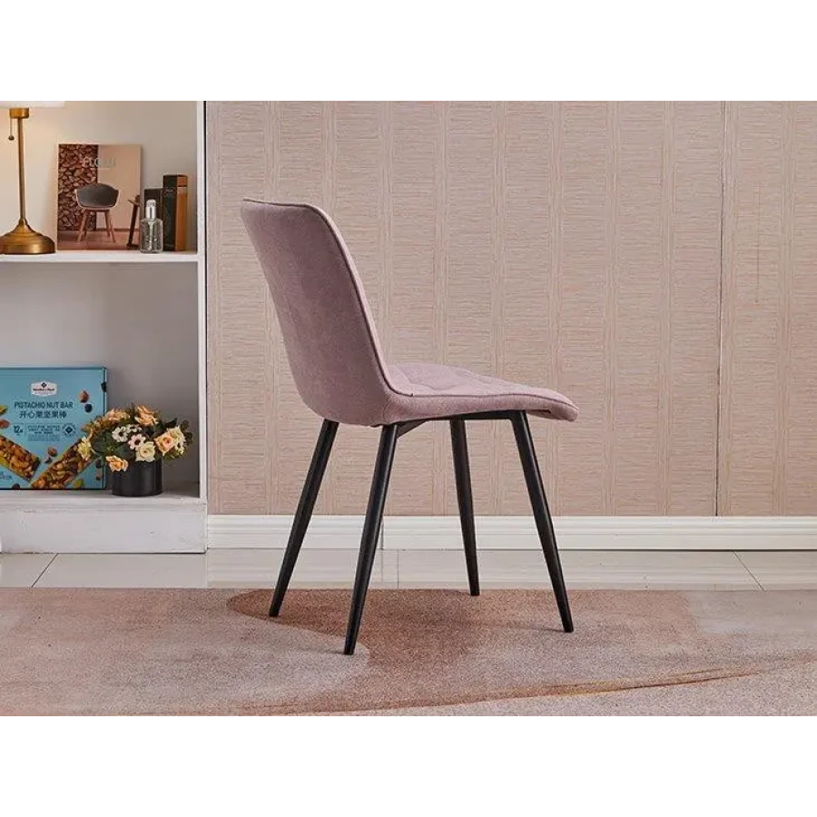 Kuhinjski stol TARIK roza blago je odlična rešitev za kombiniranje v minimalističen ali industrijski stil prostora. Kombinacija sivega prešitega blaga s