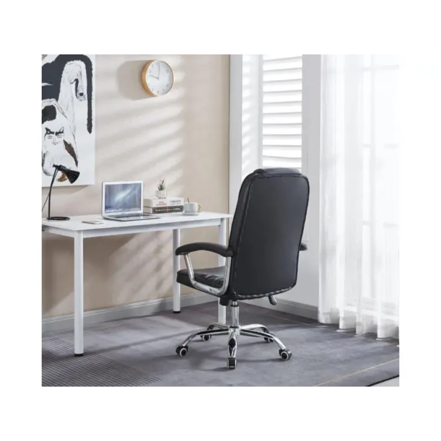 Pisarniški stol DEHLI je udoben in primeren za vsako pisarno. Narejen je iz umetnega usnja v kombinaciji kromiranega podnožja ter nasloni za roke. Višino
