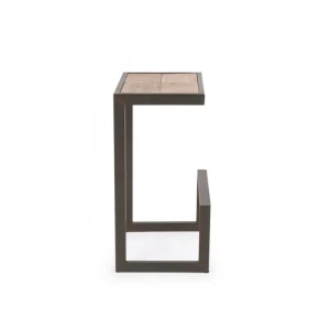 Barski stol BLOCKS ima kovinsko ogrodje, sedišče je v videzu jelovine. Dimenzije: širina: 36cm globina: 32cm višina: 70cm
