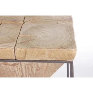 Barski stol PRISMY je narejen iz kovinskega ogrodja, sedišče je v videzu lesa. Dimenzije: širina: 38cm globina: 38cm višina: 70cm