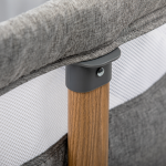 ko se otrok začne dvigovati ali posedati.