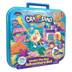 Oblikujte in ustvarite svet podvodne zabave s kompletom Cra-Z-Sand Under the Sea Adventure Set Cra-Z-Art! Vsak kovček vključuje izbor pisanih Cra-Z-Sand