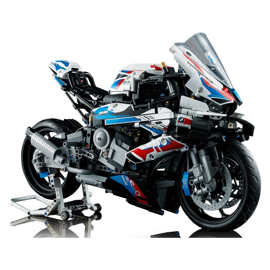 da sestaviš LEGO® Technic BMW M 1000 RR. Model v velikosti 1:5 je poln avtentičnih podrobnosti