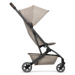 Z Joolz Aer+ lahko potujete na najlažji možni način. S težo le 6 kg in pasom za nošenje preko rame