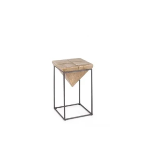 Barski stol PRISMY je narejen iz kovinskega ogrodja, sedišče je v videzu lesa. Dimenzije: širina: 25.5cm globina: 25.5cm višina: 46cm