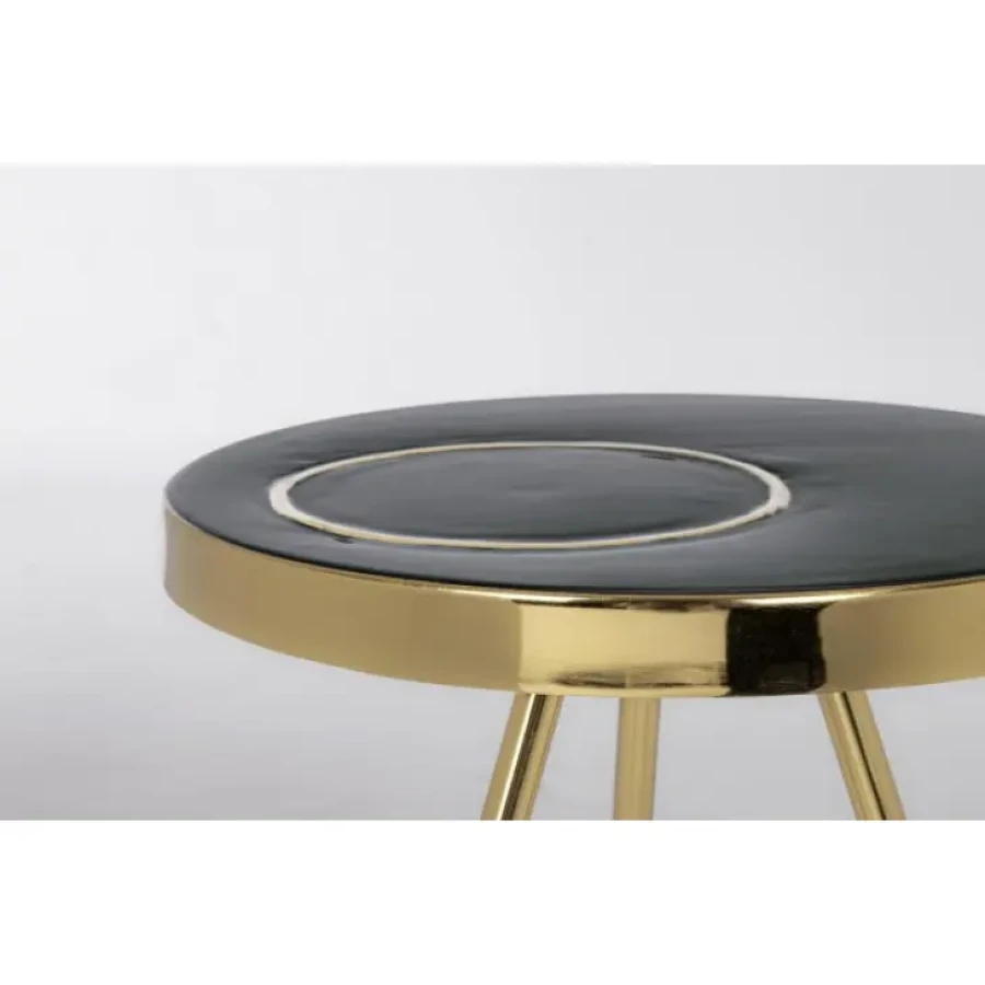 Klubska miza KESAR je narejena iz kovinske kontrukcije z medeninastim zaključkom. Zgornji del ima emajliran zaključek. Dimenzije: širina: Ø40cm višina: