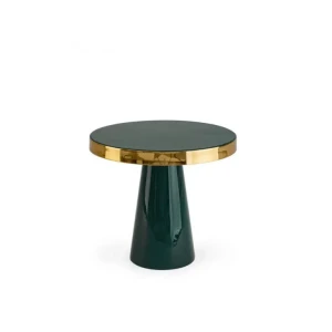 Klubska miza NANDIKA D51 zelena ima jekleni okvir ter zgornji rob z medeninastim zaključkom. Material: - Jekleni okvir - Medeninast zaključek Barva: - Zlata