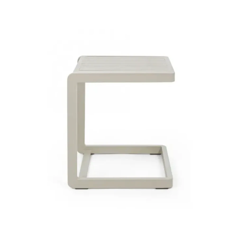 Vrtna mizica KONNOR 40X40 bež je narejena iz prašno prevajanega (poliester) aluminija. Material: - Poleister - Aluminij Barve: - Bež Dimenzije: širina: