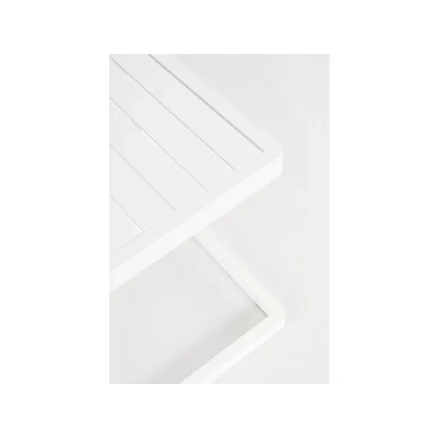 Vrtna mizica KONNOR 40X40 CX21 bela je narejena iz prašno prevajanega (poliester) aluminija. Material: - Poleister - Aluminij Barve: - Bela Dimenzije: