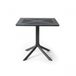 Posebej zasnovana kvadratna vrtna miza CLIPX 80 priznanega italijanskega proizvajalca Nardi. Namenjena je predvsem za uporabo v majhnih prostorih; terasah