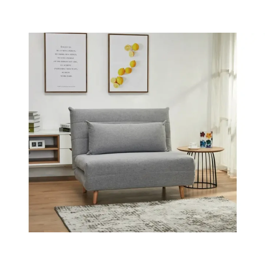 S foteljem ZUF boste popestrili svoj bivalni prostor. Fotelj je kvaliteten in udoben. Narejena je iz tkanine v sivi barvi. Podnožje je leseno v barvi bukve.