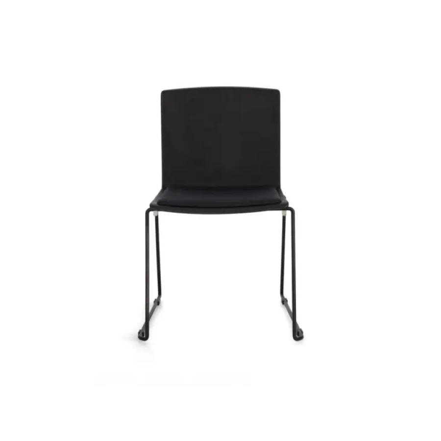 Jedilni stol GIULIA črna je popolen kos pohištva za vas. Rdeča barva bo dala prav poseben čar in vdih vašemu prostoru. Narejen je iz kakovostne in