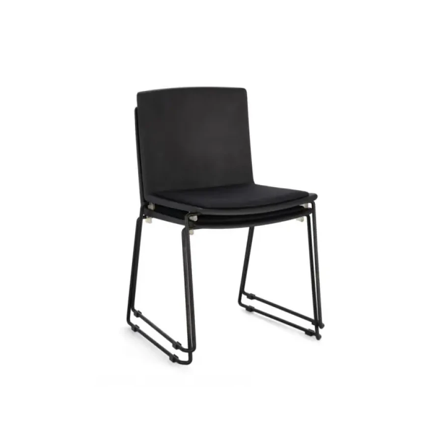 Jedilni stol GIULIA črna je popolen kos pohištva za vas. Rdeča barva bo dala prav poseben čar in vdih vašemu prostoru. Narejen je iz kakovostne in