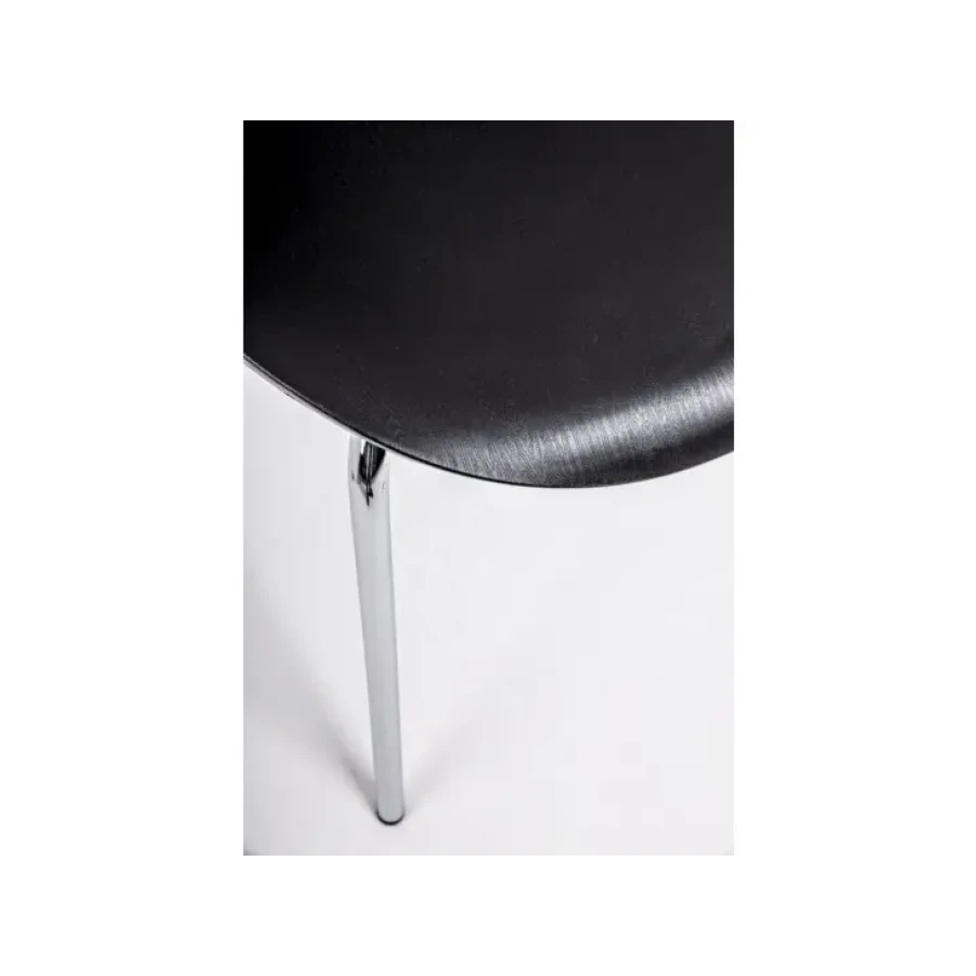 Jedilni stol TESSA je dobavljiv v črni barvi. Naslonjalo in sedež sta iz plastike. Noge so kovinske. Dimenzije: širina: 50cm globina: 49,5cm višina: 82cm