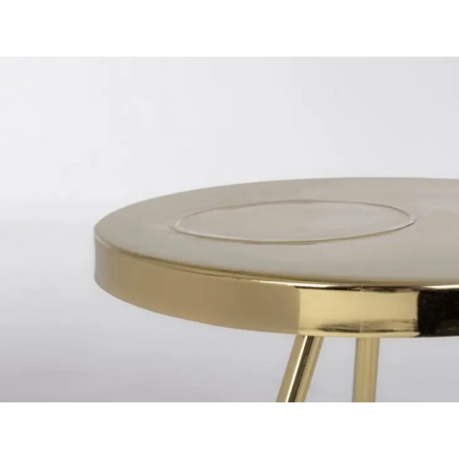 Klubska miza KESAR je narejena iz kovinske kontrukcije z medeninastim zaključkom. Zgornji del ima emajliran zaključek. Dimenzije: širina: Ø51cm višina: