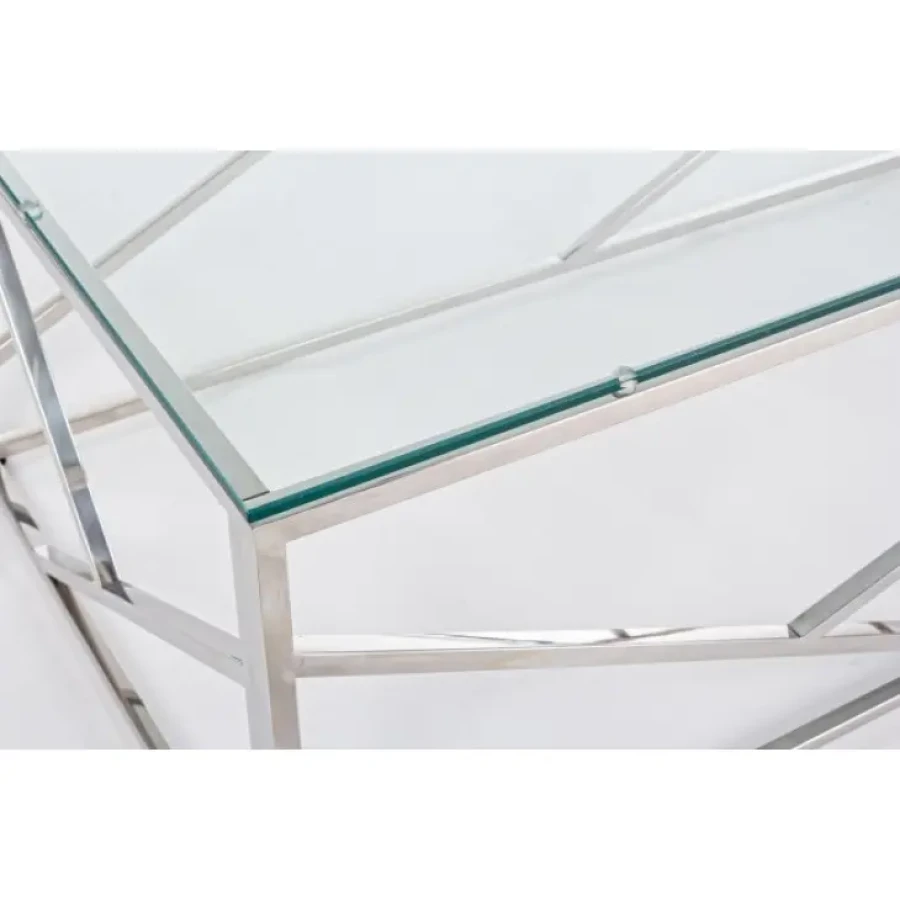 Klubska miza RAYAN je sestavljena iz kovinskega ogrodja, zgornja ploskev je iz kaljenega stekla- debeline 8mm. Dimenzije: širina: 120cm globina: 60cm višina: