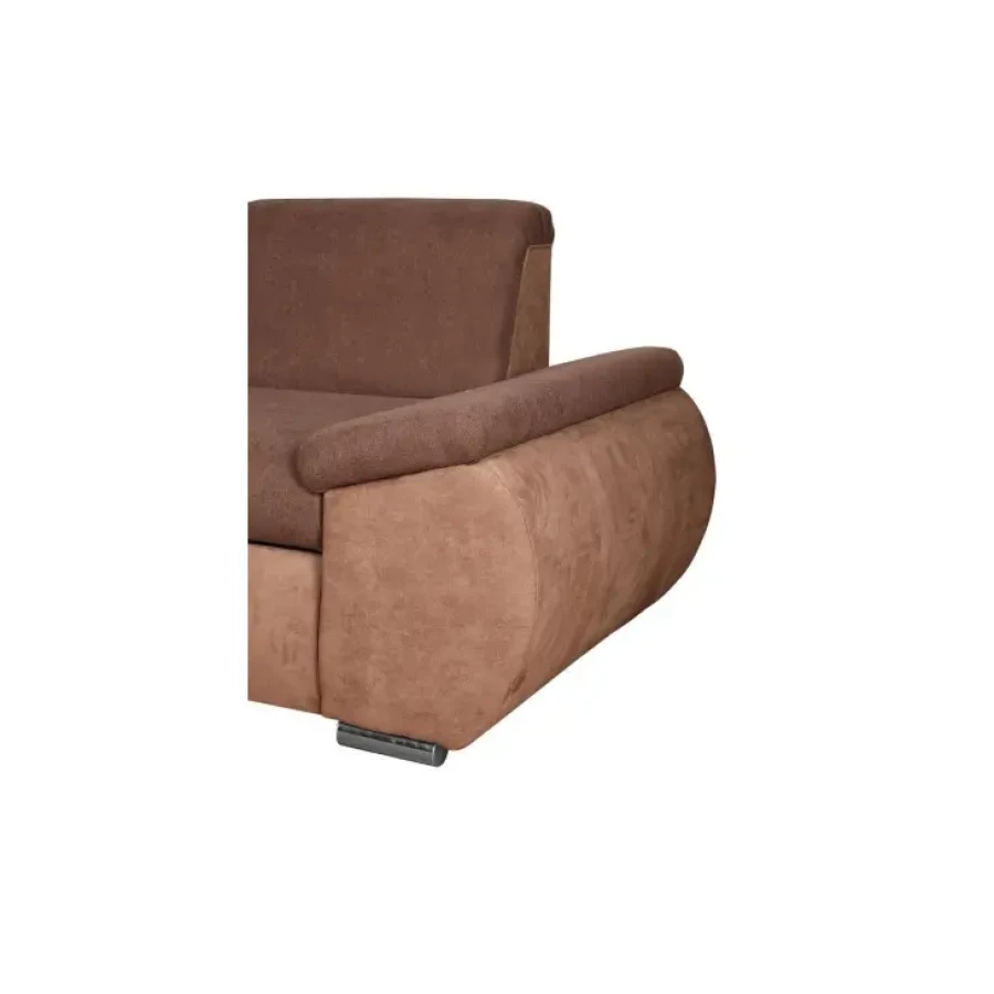 Kotna sedežna garnitura ELVIS je narejena iz kvalitetnega blaga. Oblazinjena je z kakovostno tkanino v rjavih odtenkih. Garnitura je vzmetena in se lahko