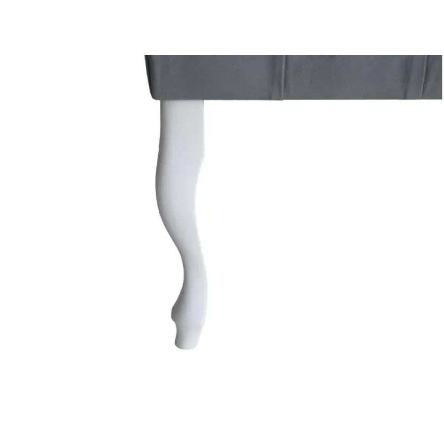 Klop ADRIA v sivi barvi. Ogrodje in nogice so lesene, pobarvane v beli barvi, prevleka pa je iz blaga. Dimenzije: širina: 90cm globina: 40cm višina: 45cm