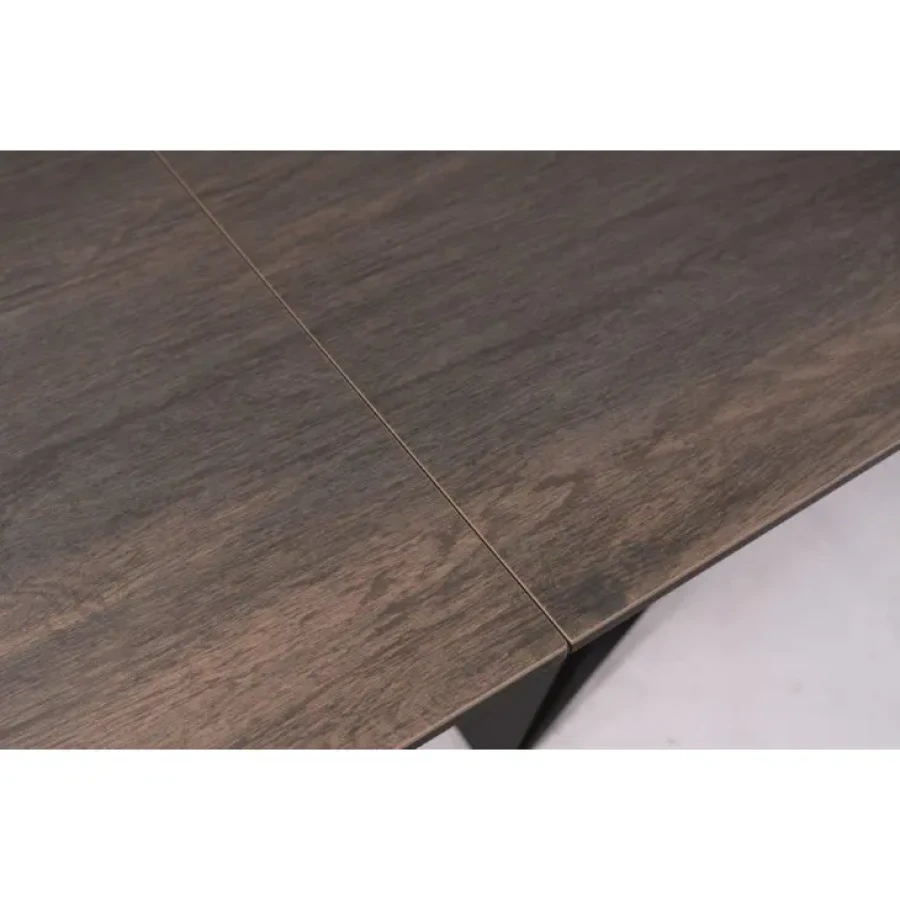 Moderna raztegljiva jedilna miza TINE 2. Okvir je narejen iz kovine v črni mat barvi. Mizna plošča je napravljena iz kaljenega stekla in špansko keramiko