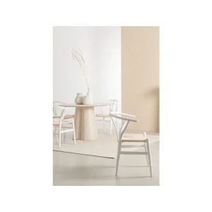 Kuhinjska miza NASSOR je elegantna, okrogla kuhinjska miza, ki s svojo obliko popestri vsak prostor. Narejena je iz mangotovega lesa. Dimenzije: širina: