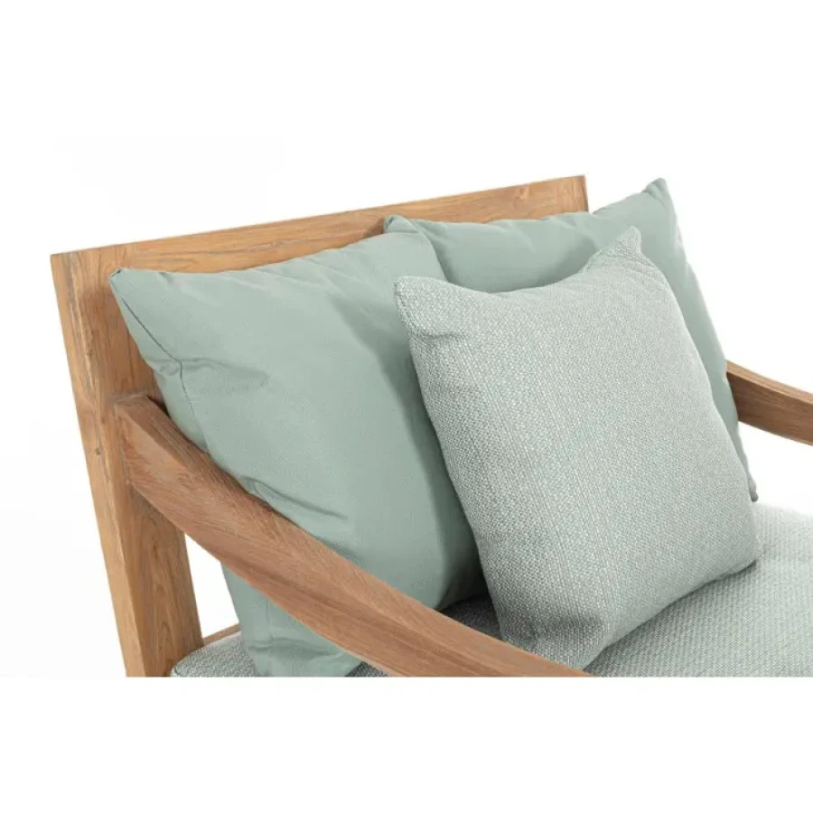 Vrtni fotelj BALI AQUA, je eleganten kos pohištva. Narejen je iz kakovostnega materiala. S svojo obliko in barvo popestri vsak prostor. Narejen je iz tikovega
