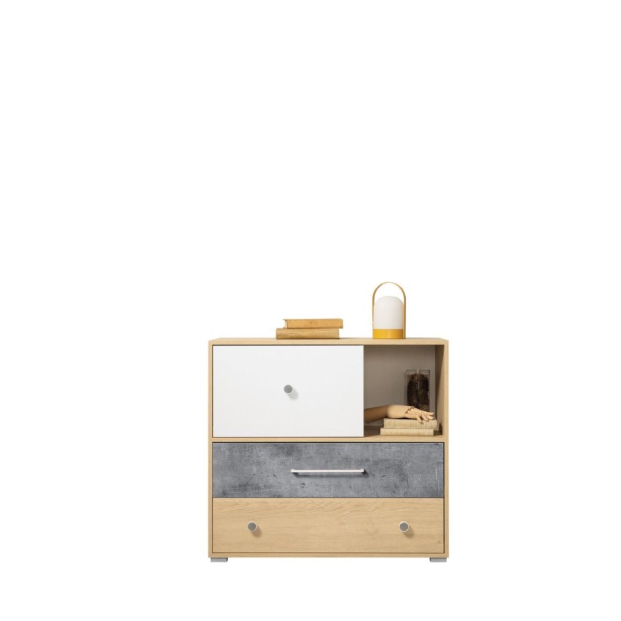 Komoda iz kolekcije STEP. Nižja komoda iz pohištvene serije Step je kakovostne izdelave. Komodo sestavljajo 3 priročni predali. Elegantno in izvirno
