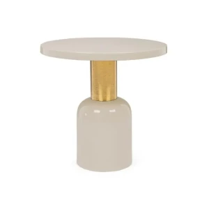 Klubska miza NALIMA D50.5 krem ima jekleno okvirje in okrasni obroč iz jekla z medeninasto končnico. Dimenzije: širina: Ø50.5cm višina: 51hcm višina: