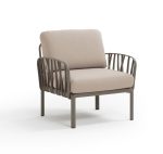 Vrtni fotelj komodo Poltrona Tortora. Fotej Komodo v Tortora barvi, vrhunskega italijanskega proizvajalca vrtnega pohištva NARDI. Sproščujoč fotelj