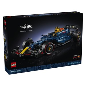 Pripni se in se zatopi v imerzivni sestavljalski izziv F1 med sestavljanjem svoje LEGO® Technic različice avtomobila Oracle Red Bull Racing RB20 F1. Podoživi vznemirjenje ob ugašanju semaforskih luči