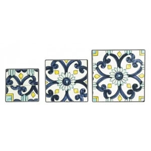 Set 3 vrtnih mizic POSITANO QU imajo jekleni okvir za zunanjo uporabo in so epoksidno prašno premazane. Top je keramičen. Material: - Jeklo Barva: - Črni