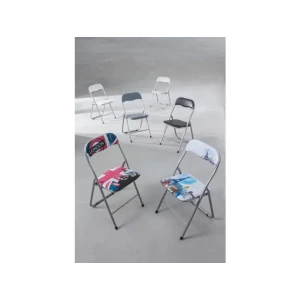 Zložljivi stol JOY črna ima strukturo iz srebrnega jekla, sedež in naslonjalo sta obložena in oblečena v mat PVC. Material: - Jeklo - PVC Barva: - Srebrna